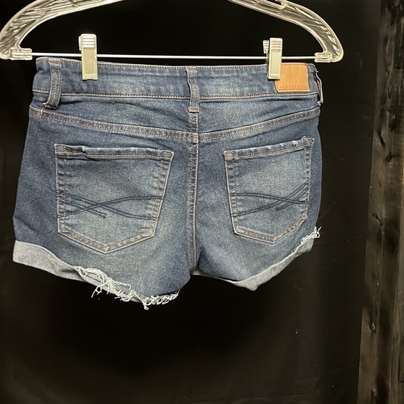 𝅺AEROPOSTALE- midi jean shorts - Picture 2 of 5